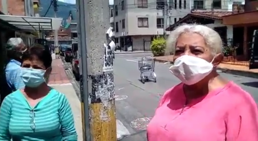 Vino sin que nadie lo invitara, llegó de visita y se quedó